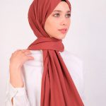 hijab-soie-de-medine-losyana_baytik-noir-2